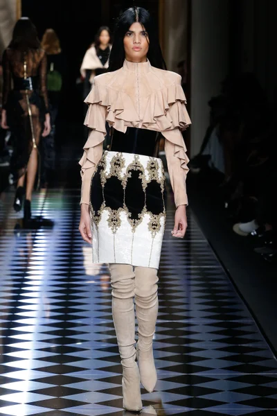 Look 49